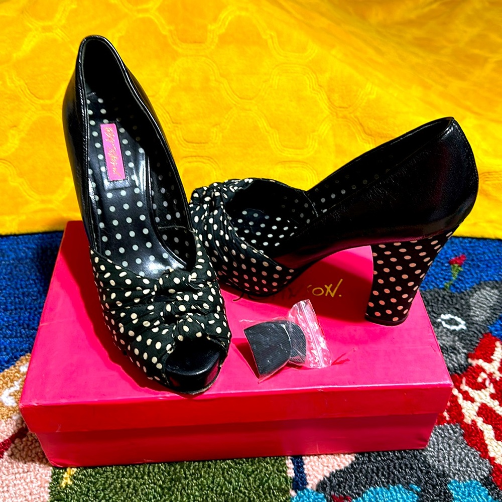 Betsey Johnson Black Lefty Peep